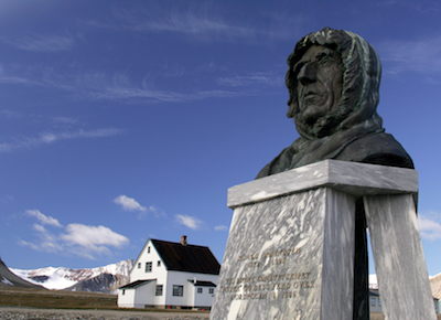 Spitsbergen statue